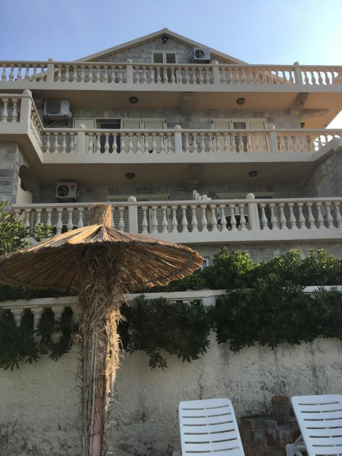 Apartments Palace Mira Mare Tivat Exteriör bild