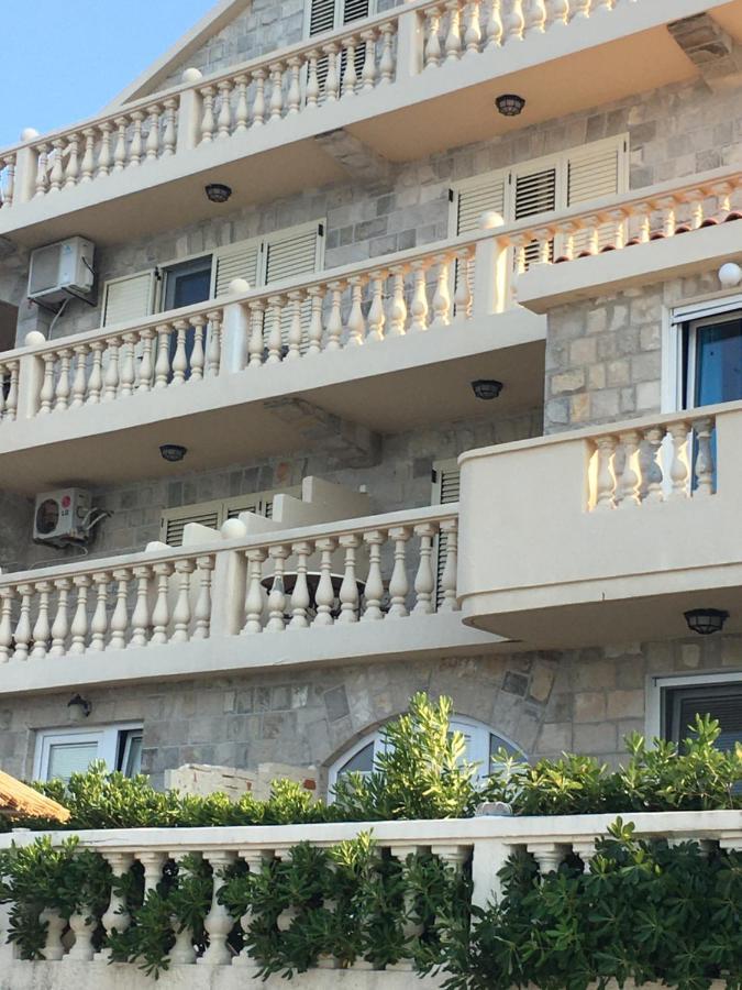 Apartments Palace Mira Mare Tivat Exteriör bild