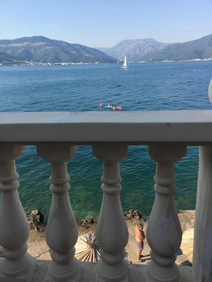 Apartments Palace Mira Mare Tivat Exteriör bild