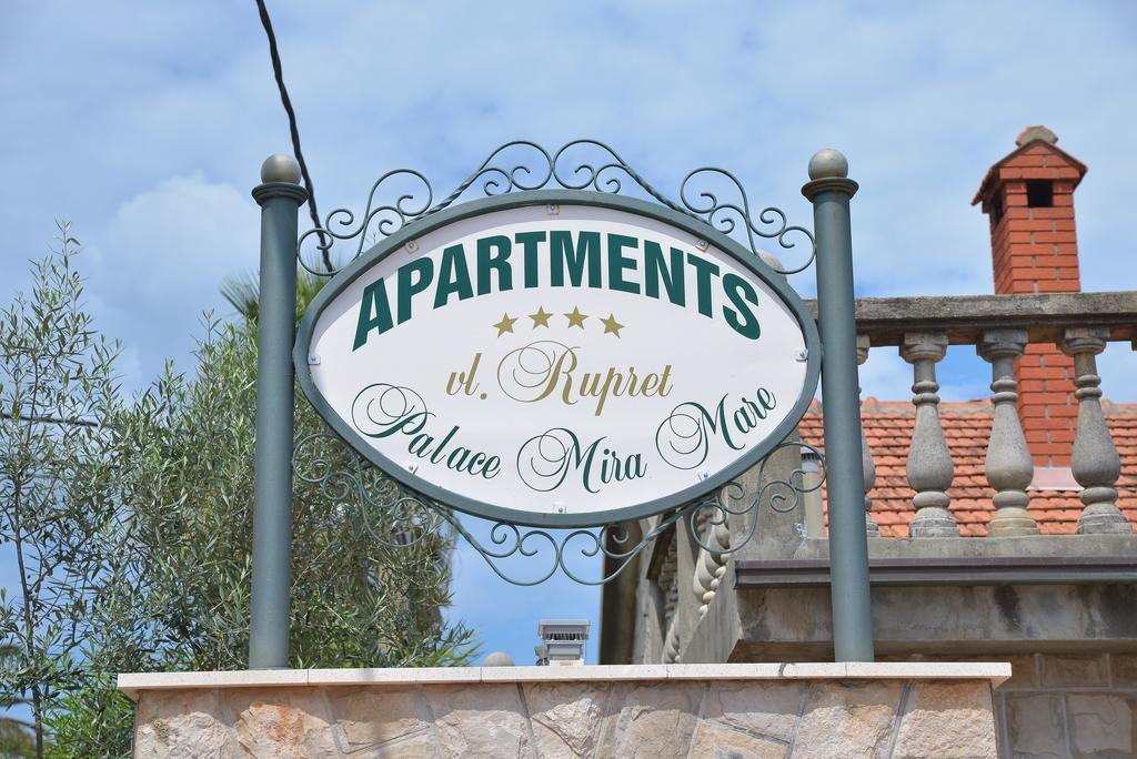 Apartments Palace Mira Mare Tivat Rum bild