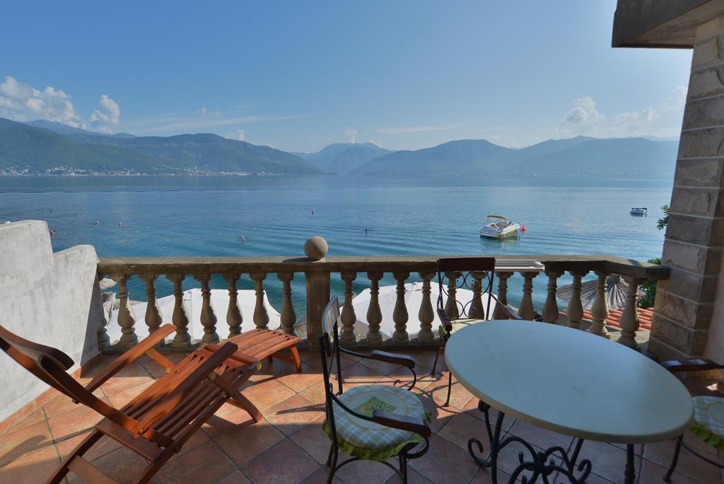 Apartments Palace Mira Mare Tivat Rum bild