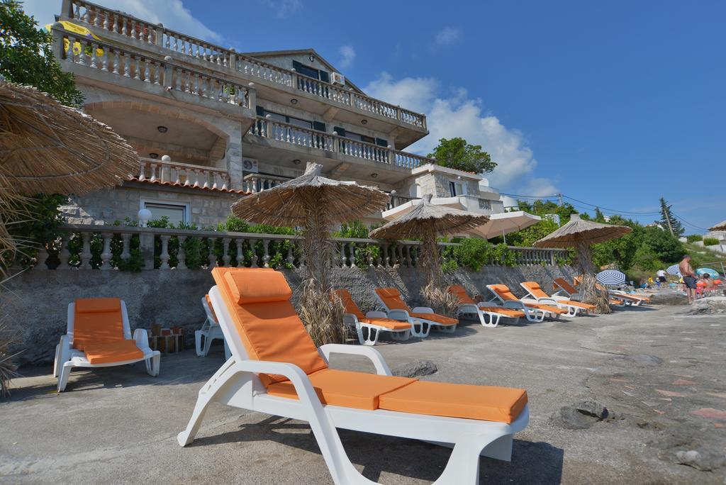 Apartments Palace Mira Mare Tivat Exteriör bild