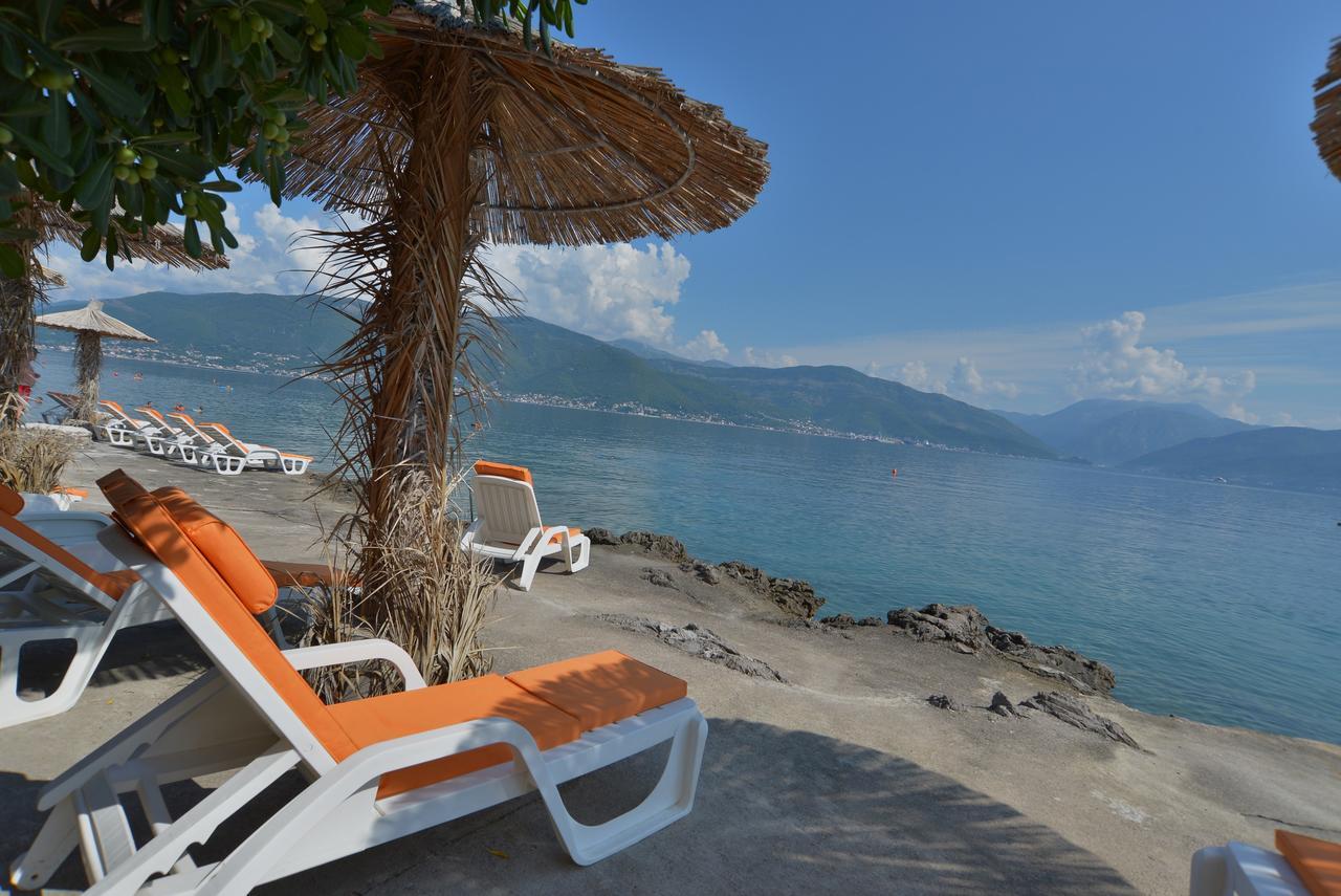 Apartments Palace Mira Mare Tivat Exteriör bild